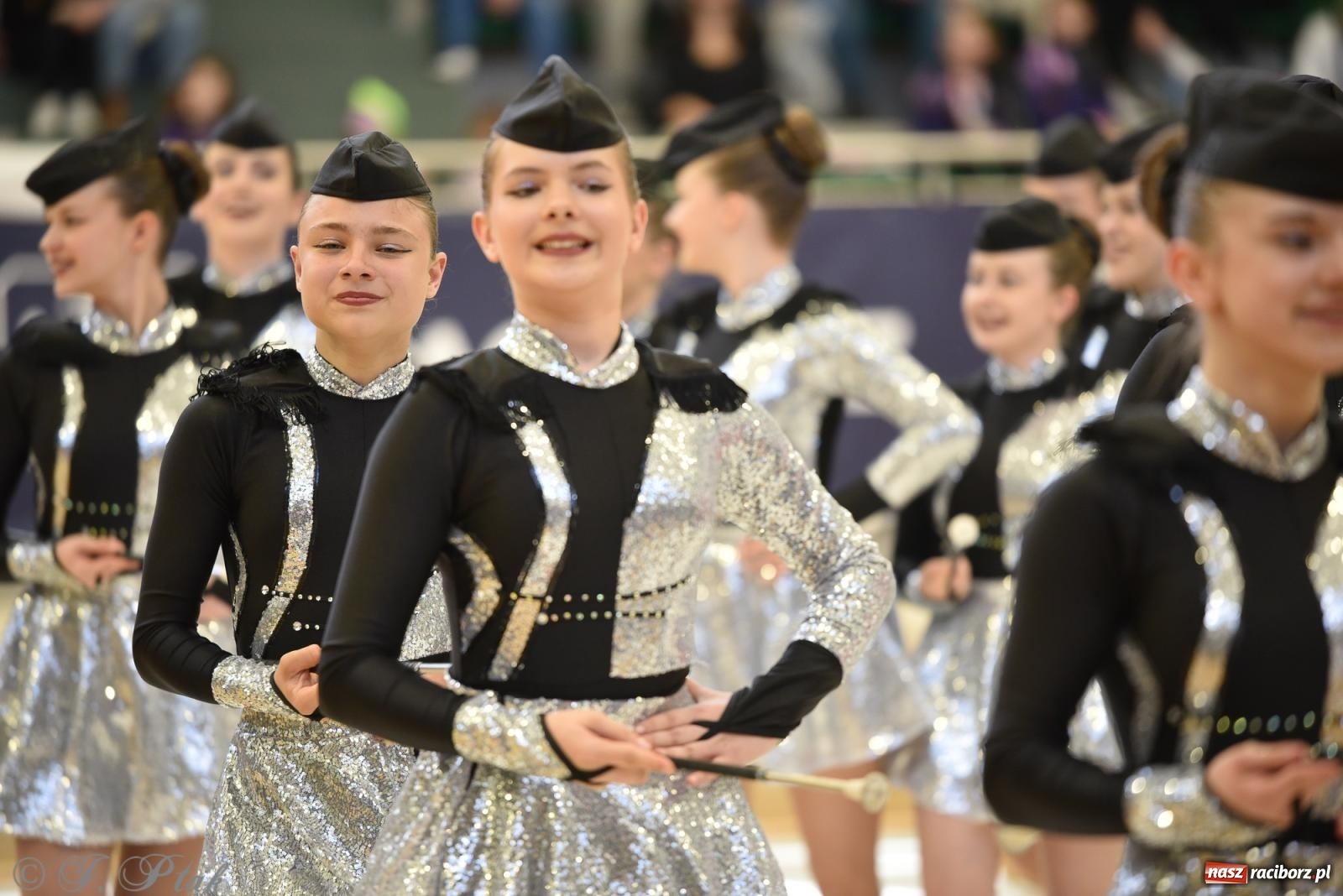 Zdjęcie w galerii na portalu naszraciborz.pl: Mażoretki zawładnęły areną przy Łąkowej. Drugi dzień mistrzostw [FOTO] wiadomości z regionu