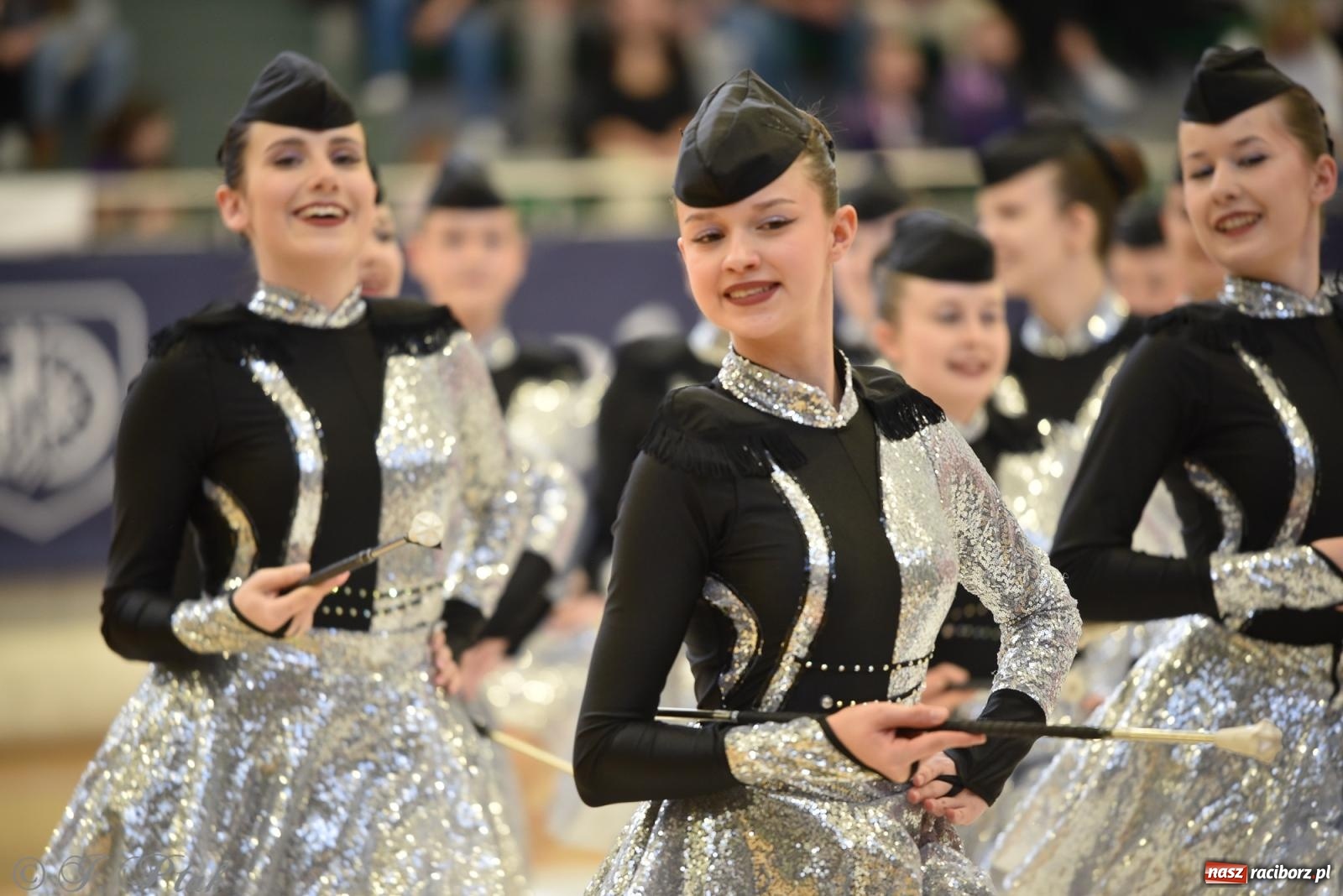 Zdjęcie w galerii na portalu naszraciborz.pl: Mażoretki zawładnęły areną przy Łąkowej. Drugi dzień mistrzostw [FOTO] wiadomości z regionu