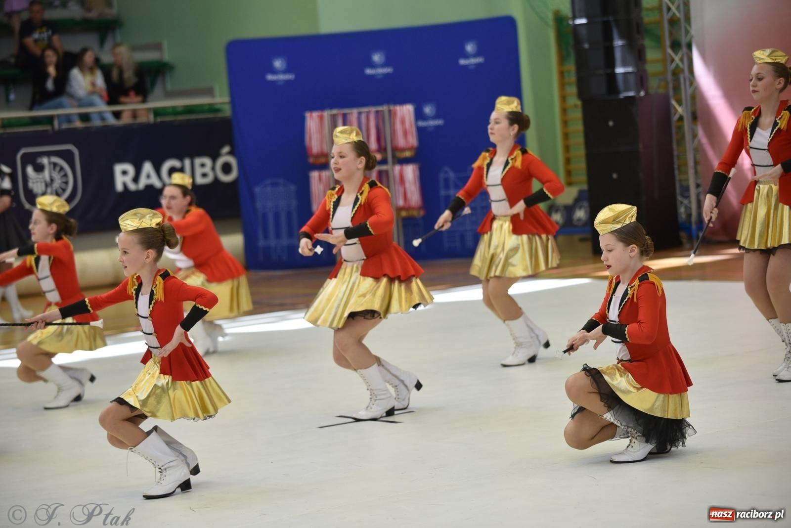 Zdjęcie w galerii na portalu naszraciborz.pl: Mażoretki zawładnęły areną przy Łąkowej. Drugi dzień mistrzostw [FOTO] wiadomości z regionu