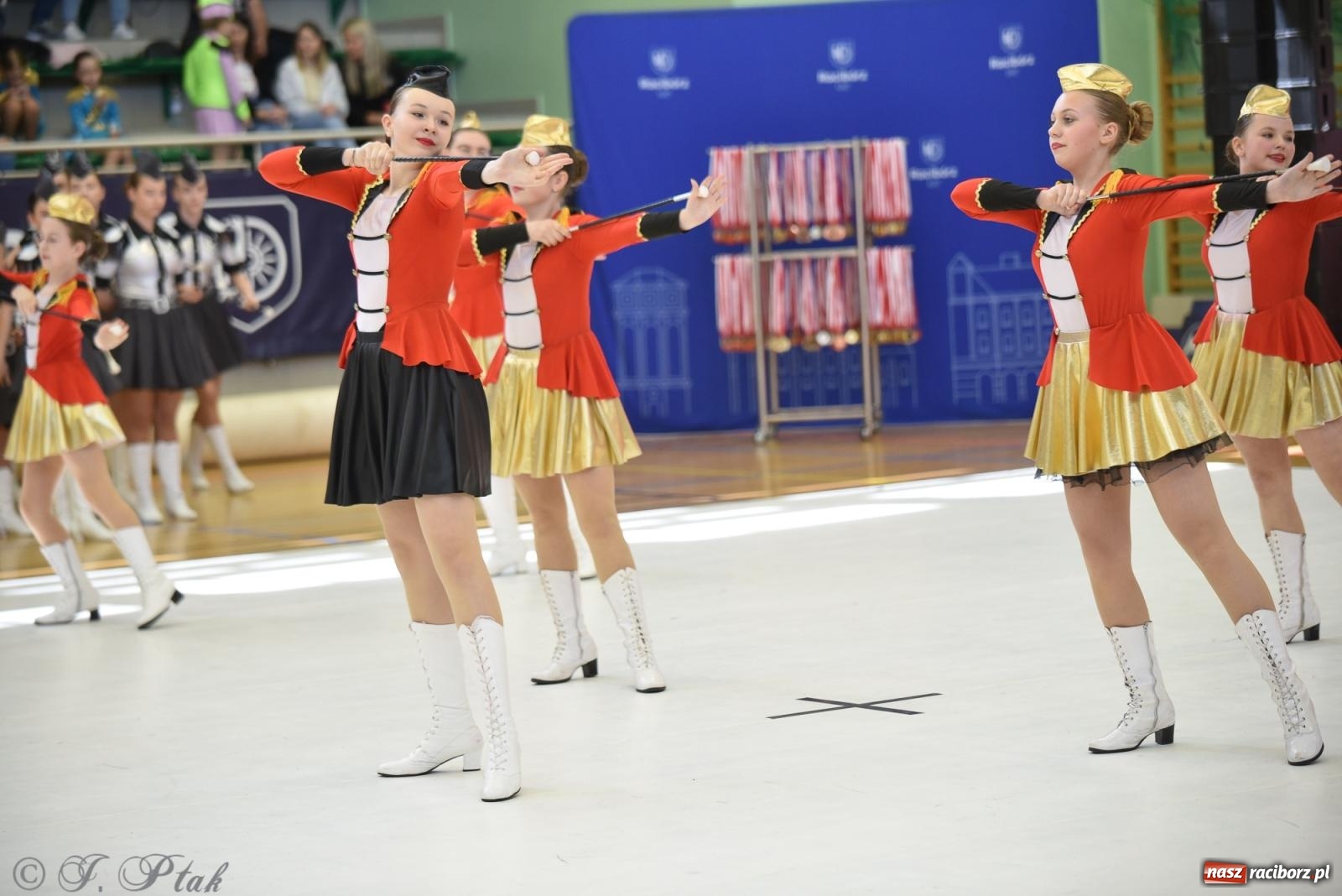 Zdjęcie w galerii na portalu naszraciborz.pl: Mażoretki zawładnęły areną przy Łąkowej. Drugi dzień mistrzostw [FOTO] wiadomości z regionu
