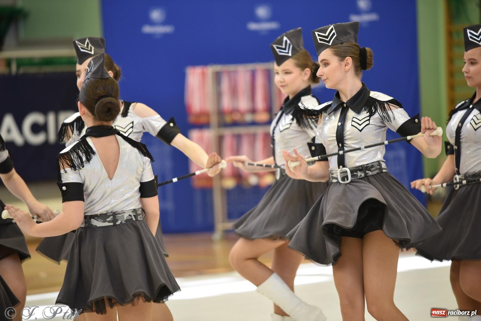 Zdjęcie w galerii na portalu naszraciborz.pl: Mażoretki zawładnęły areną przy Łąkowej. Drugi dzień mistrzostw [FOTO] wiadomości z regionu