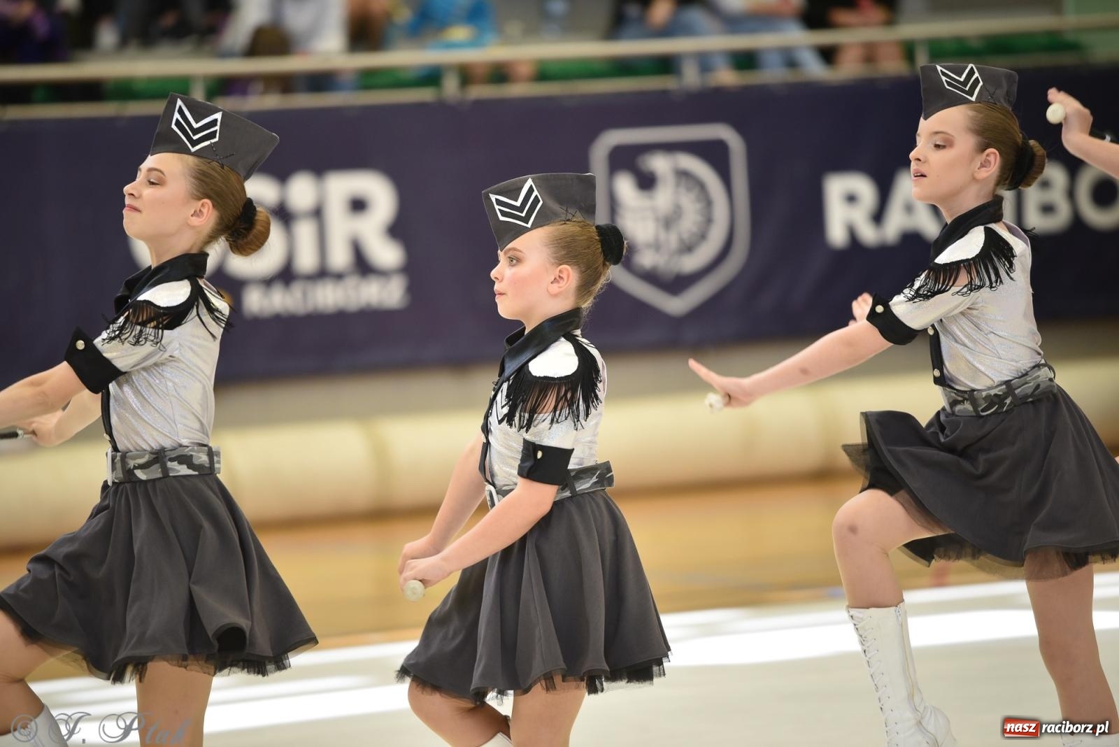 Zdjęcie w galerii na portalu naszraciborz.pl: Mażoretki zawładnęły areną przy Łąkowej. Drugi dzień mistrzostw [FOTO] wiadomości z regionu