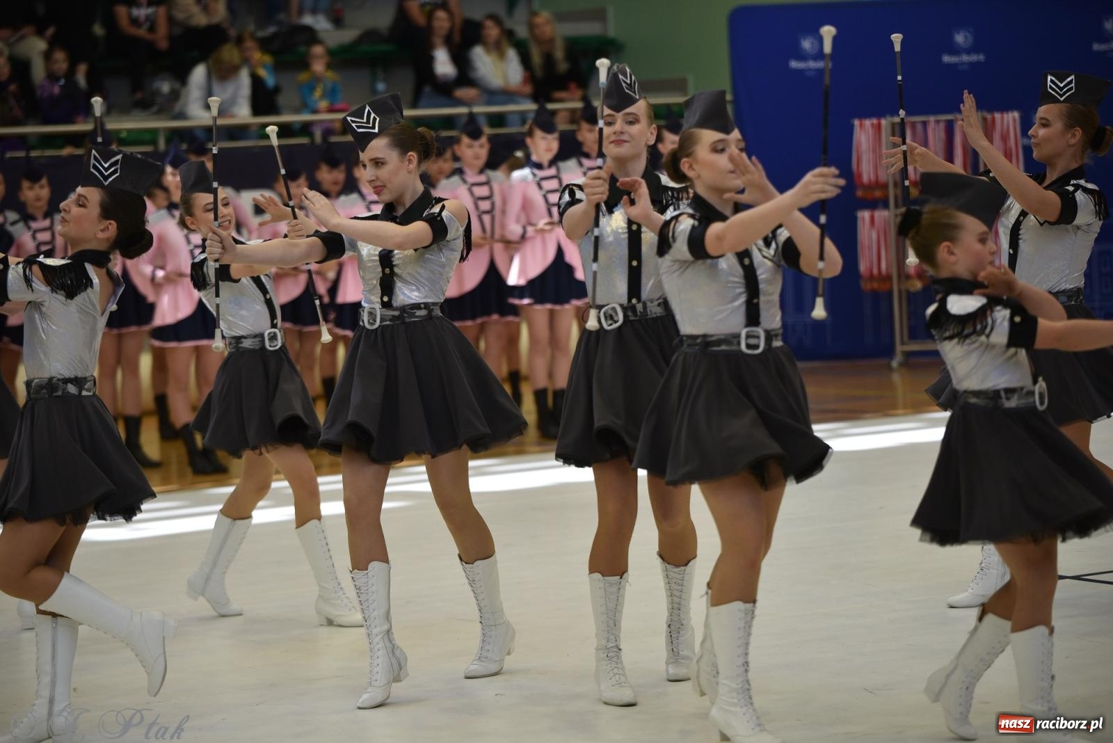 Zdjęcie w galerii na portalu naszraciborz.pl: Mażoretki zawładnęły areną przy Łąkowej. Drugi dzień mistrzostw [FOTO] wiadomości z regionu