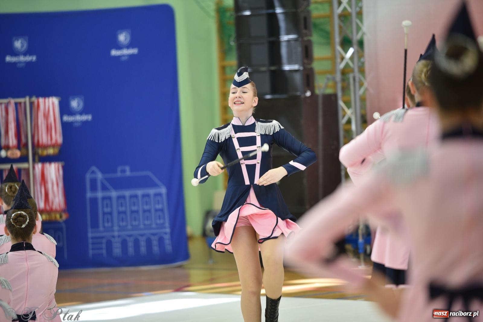Zdjęcie w galerii na portalu naszraciborz.pl: Mażoretki zawładnęły areną przy Łąkowej. Drugi dzień mistrzostw [FOTO] wiadomości z regionu