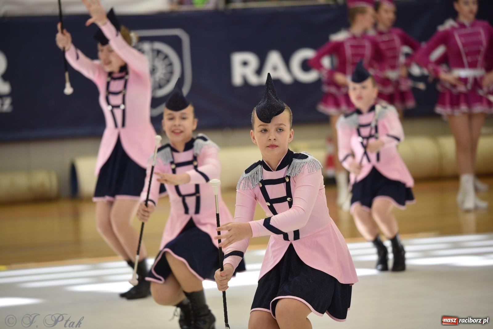 Zdjęcie w galerii na portalu naszraciborz.pl: Mażoretki zawładnęły areną przy Łąkowej. Drugi dzień mistrzostw [FOTO] wiadomości z regionu