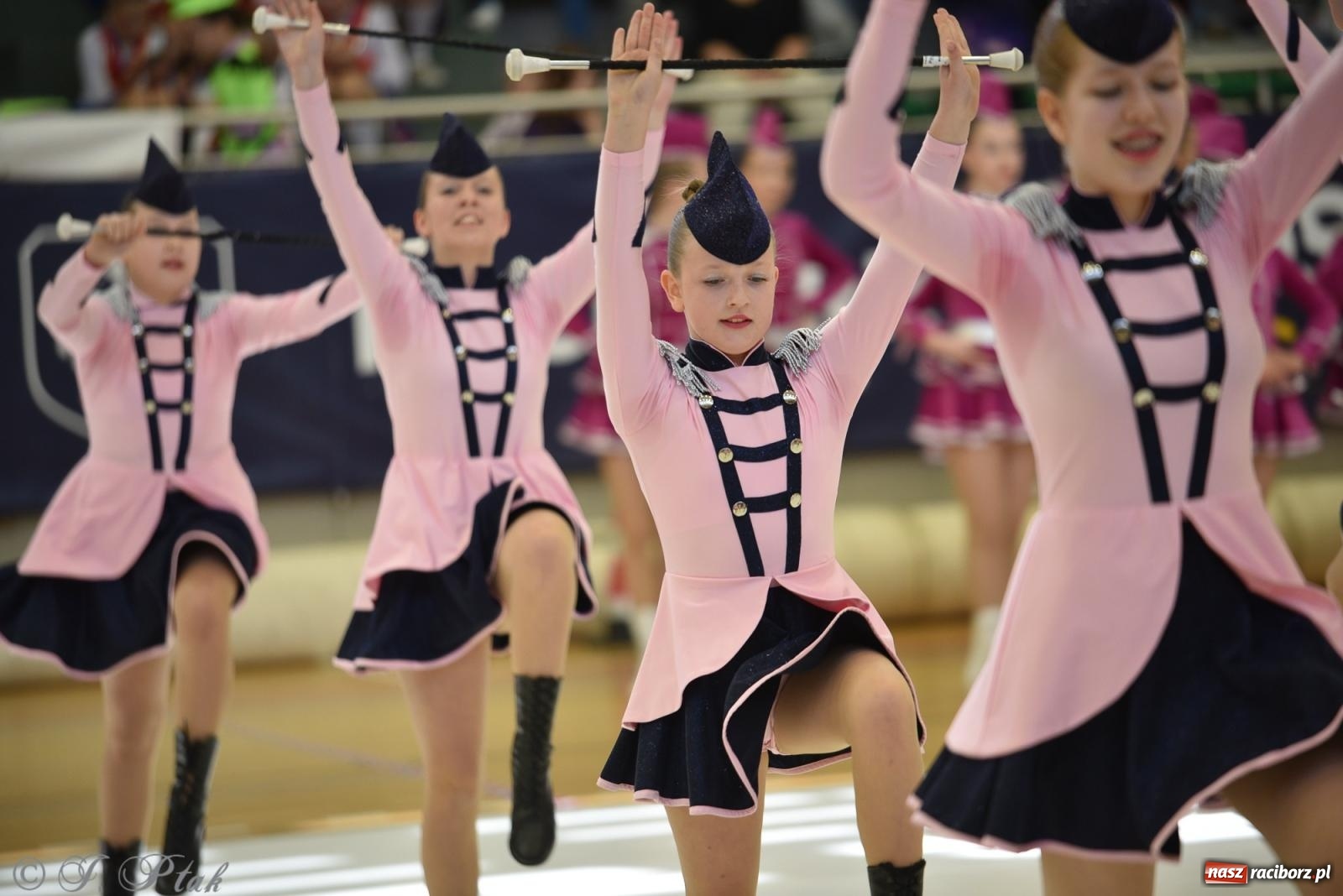 Zdjęcie w galerii na portalu naszraciborz.pl: Mażoretki zawładnęły areną przy Łąkowej. Drugi dzień mistrzostw [FOTO] wiadomości z regionu