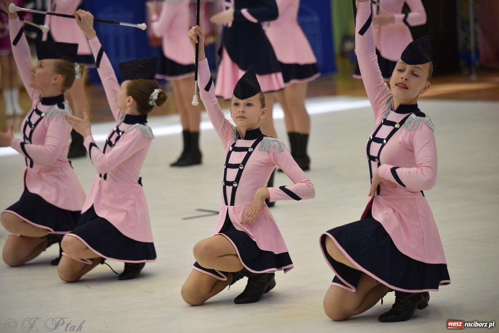 Zdjęcie w galerii na portalu naszraciborz.pl: Mażoretki zawładnęły areną przy Łąkowej. Drugi dzień mistrzostw [FOTO] wiadomości z regionu