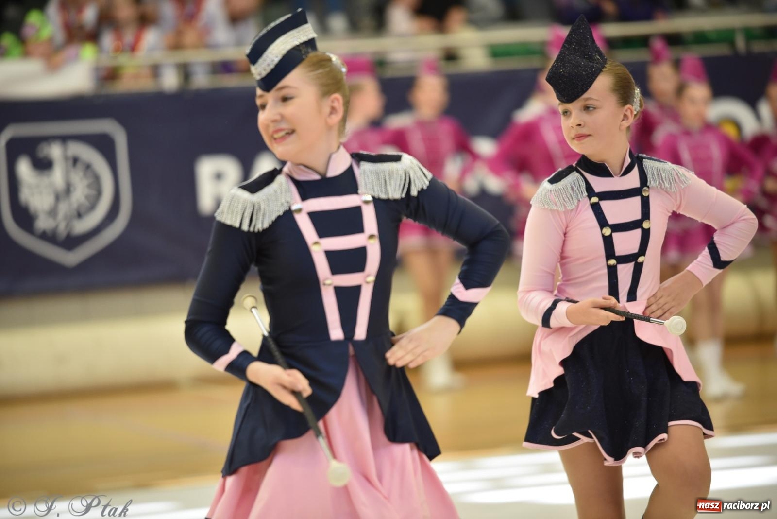Zdjęcie w galerii na portalu naszraciborz.pl: Mażoretki zawładnęły areną przy Łąkowej. Drugi dzień mistrzostw [FOTO] wiadomości z regionu