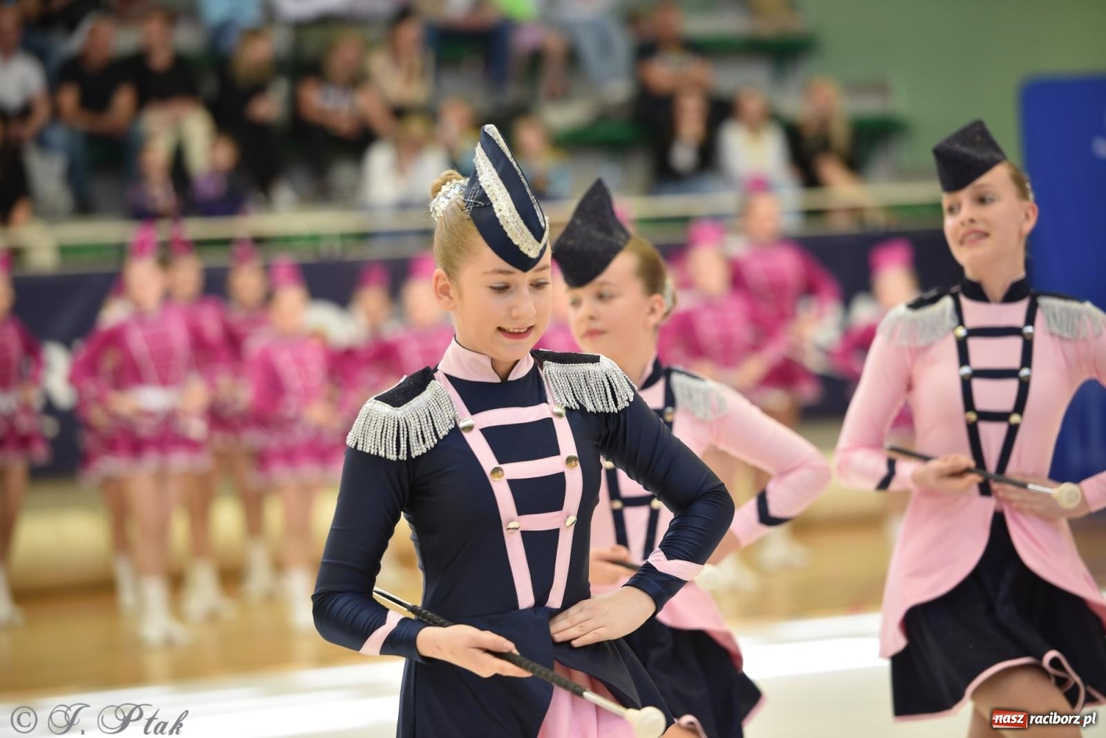 Zdjęcie w galerii na portalu naszraciborz.pl: Mażoretki zawładnęły areną przy Łąkowej. Drugi dzień mistrzostw [FOTO] wiadomości z regionu