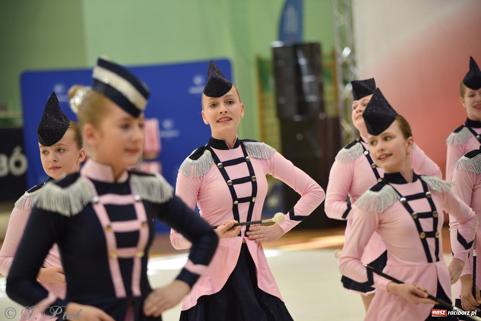 Zdjęcie w galerii na portalu naszraciborz.pl: Mażoretki zawładnęły areną przy Łąkowej. Drugi dzień mistrzostw [FOTO] wiadomości z regionu