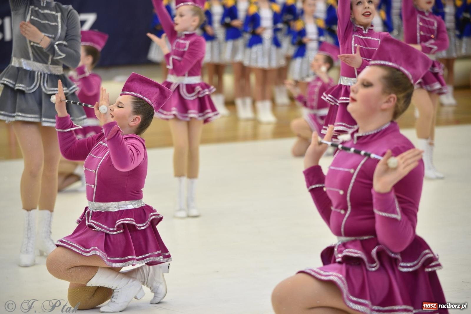 Zdjęcie w galerii na portalu naszraciborz.pl: Mażoretki zawładnęły areną przy Łąkowej. Drugi dzień mistrzostw [FOTO] wiadomości z regionu
