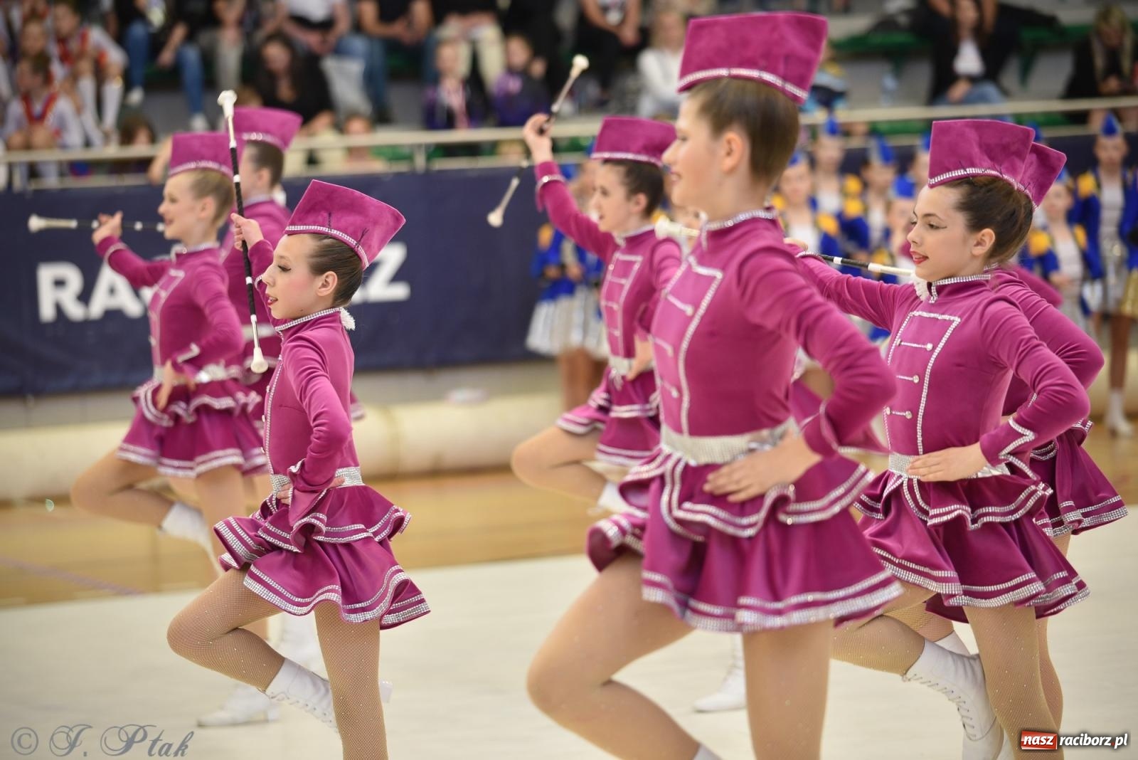 Zdjęcie w galerii na portalu naszraciborz.pl: Mażoretki zawładnęły areną przy Łąkowej. Drugi dzień mistrzostw [FOTO] wiadomości z regionu
