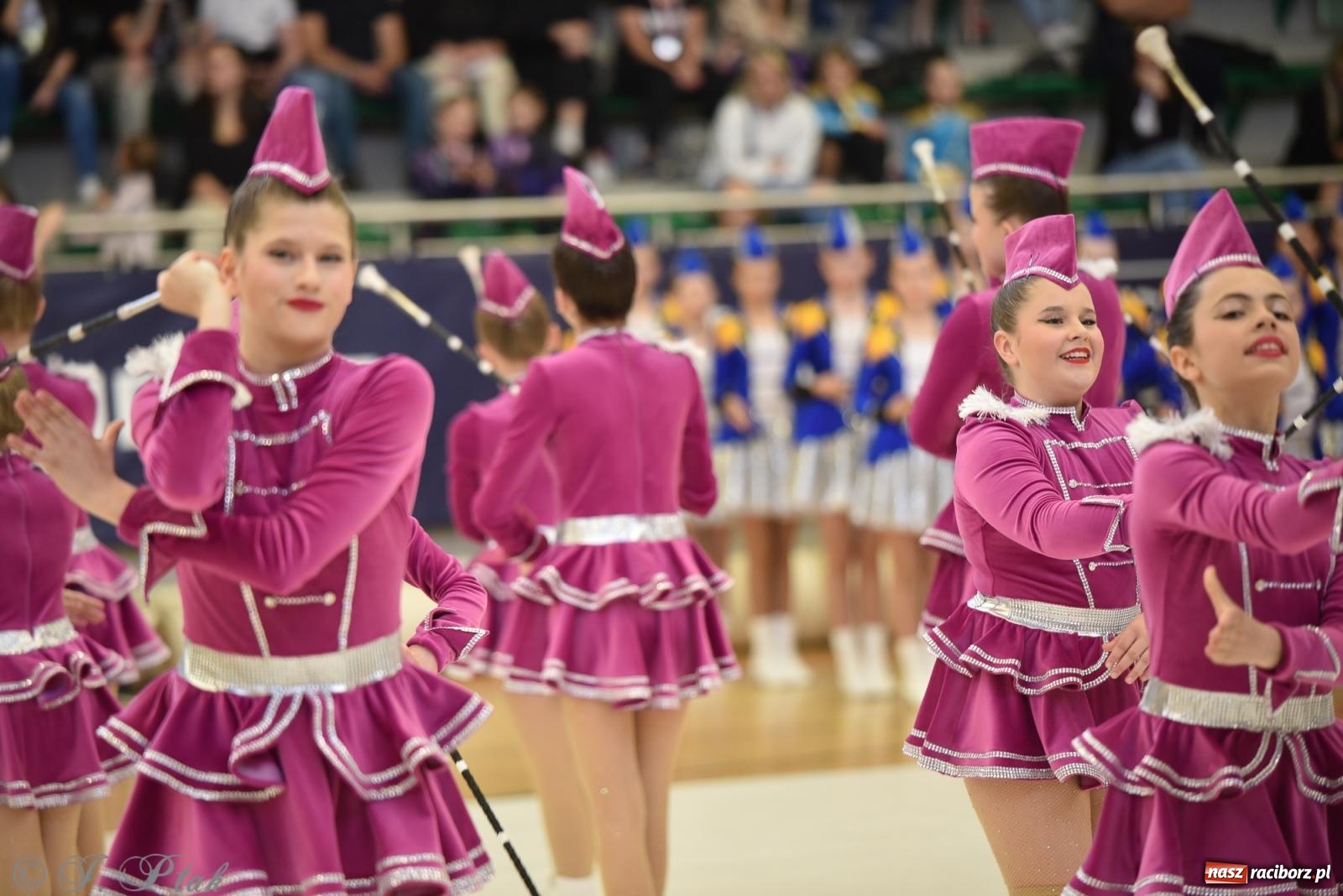 Zdjęcie w galerii na portalu naszraciborz.pl: Mażoretki zawładnęły areną przy Łąkowej. Drugi dzień mistrzostw [FOTO] wiadomości z regionu