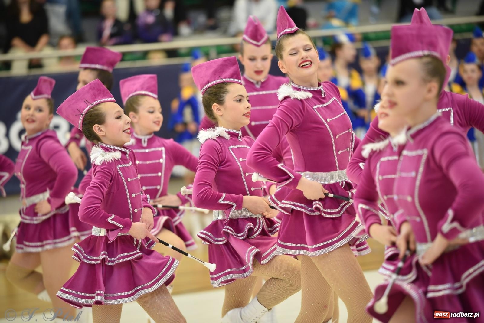 Zdjęcie w galerii na portalu naszraciborz.pl: Mażoretki zawładnęły areną przy Łąkowej. Drugi dzień mistrzostw [FOTO] wiadomości z regionu