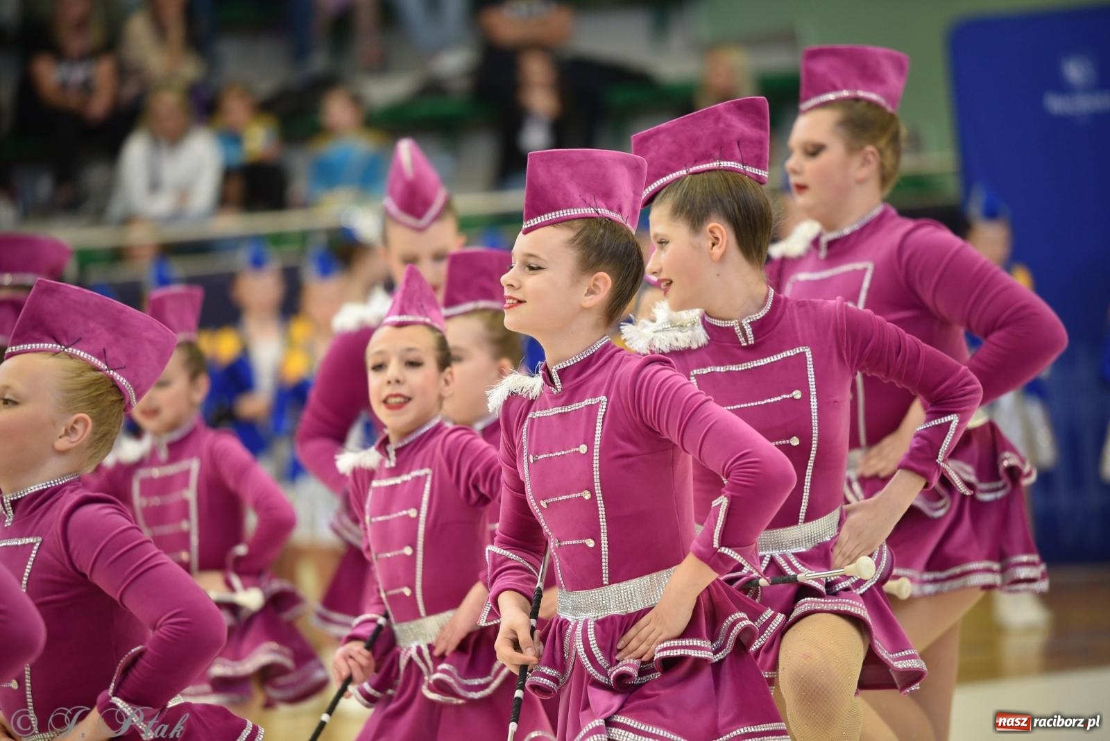 Zdjęcie w galerii na portalu naszraciborz.pl: Mażoretki zawładnęły areną przy Łąkowej. Drugi dzień mistrzostw [FOTO] wiadomości z regionu