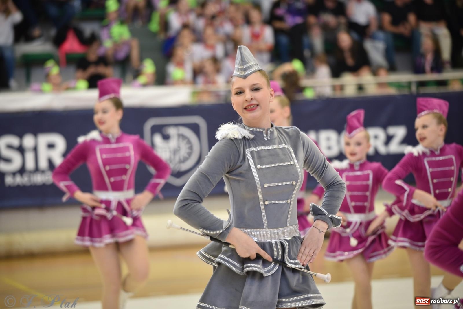 Zdjęcie w galerii na portalu naszraciborz.pl: Mażoretki zawładnęły areną przy Łąkowej. Drugi dzień mistrzostw [FOTO] wiadomości z regionu