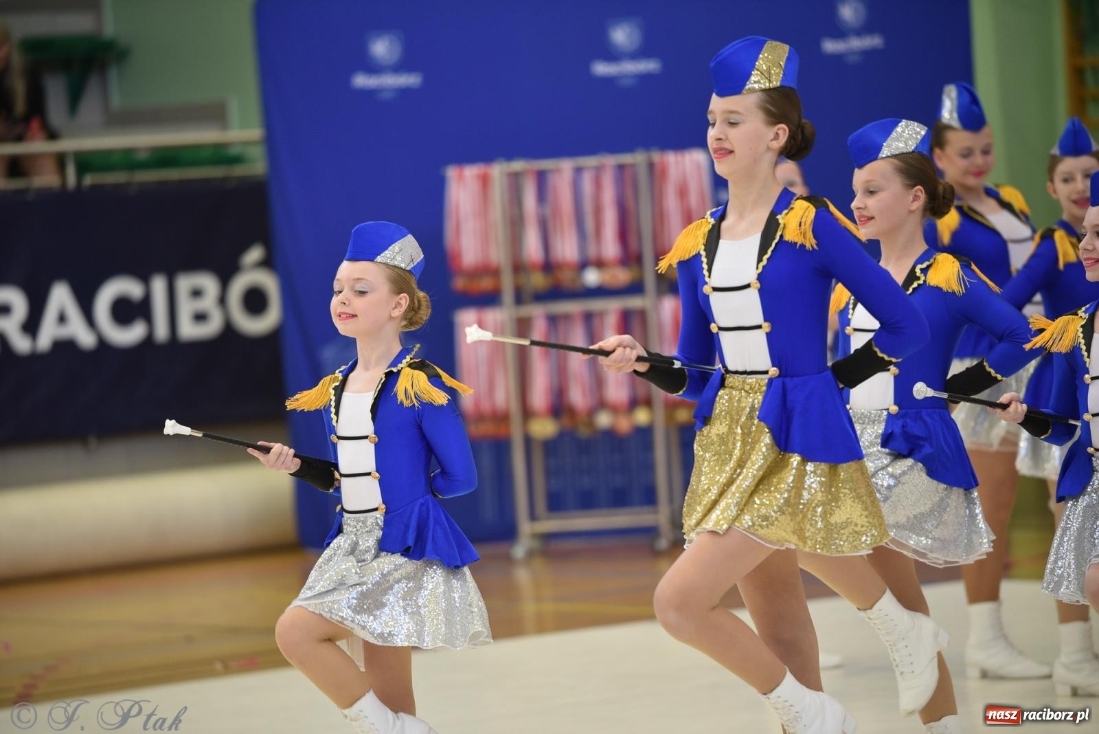 Zdjęcie w galerii na portalu naszraciborz.pl: Mażoretki zawładnęły areną przy Łąkowej. Drugi dzień mistrzostw [FOTO] wiadomości z regionu