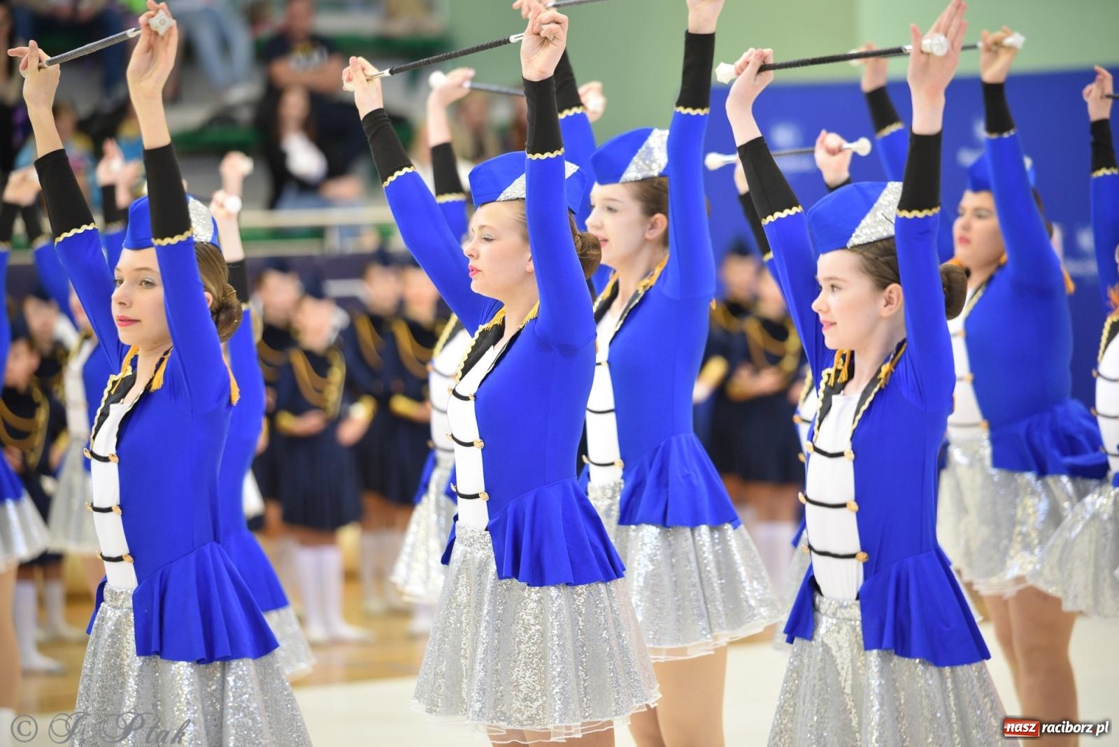 Zdjęcie w galerii na portalu naszraciborz.pl: Mażoretki zawładnęły areną przy Łąkowej. Drugi dzień mistrzostw [FOTO] wiadomości z regionu