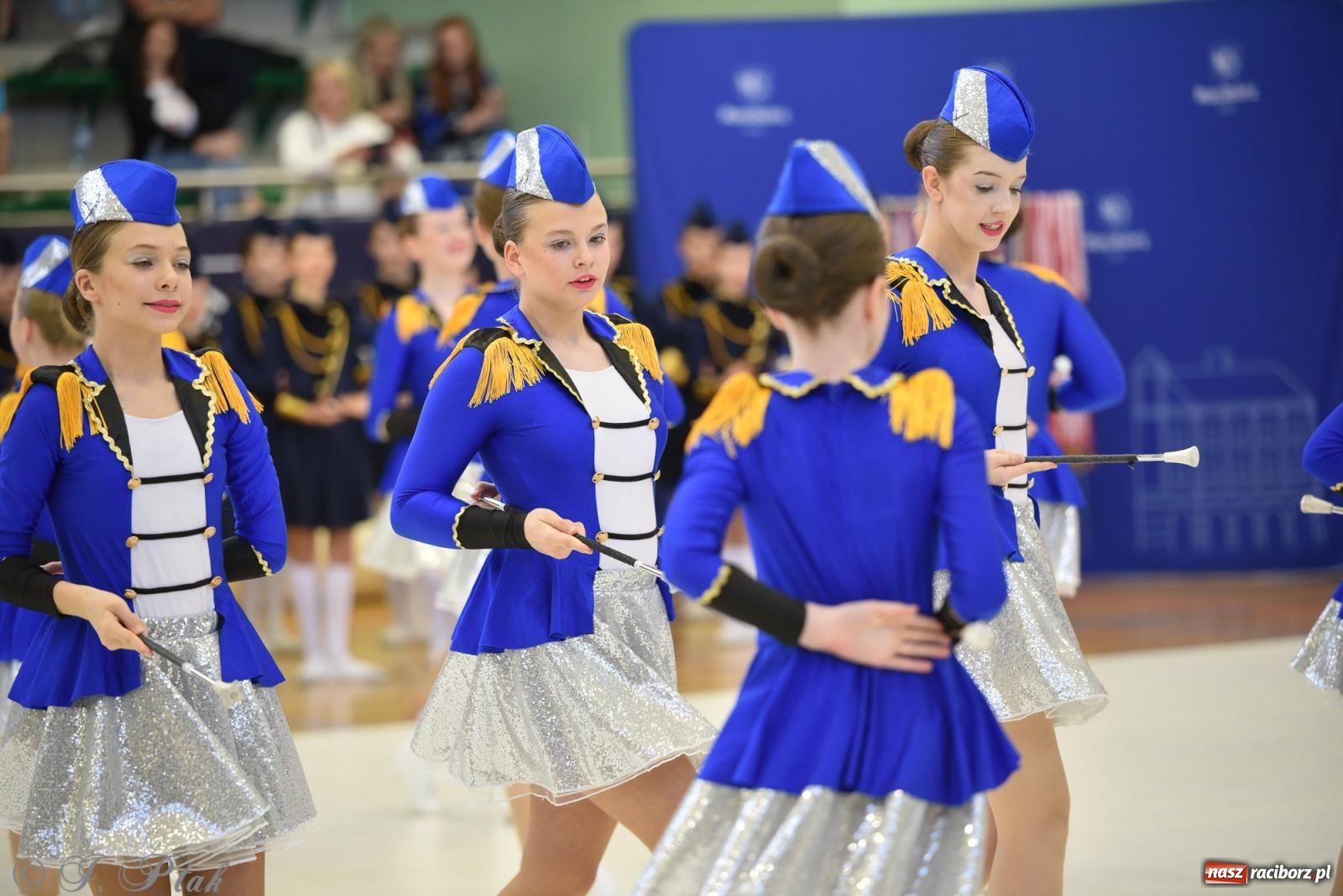 Zdjęcie w galerii na portalu naszraciborz.pl: Mażoretki zawładnęły areną przy Łąkowej. Drugi dzień mistrzostw [FOTO] wiadomości z regionu