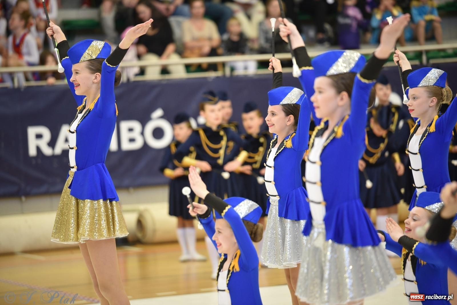 Zdjęcie w galerii na portalu naszraciborz.pl: Mażoretki zawładnęły areną przy Łąkowej. Drugi dzień mistrzostw [FOTO] wiadomości z regionu