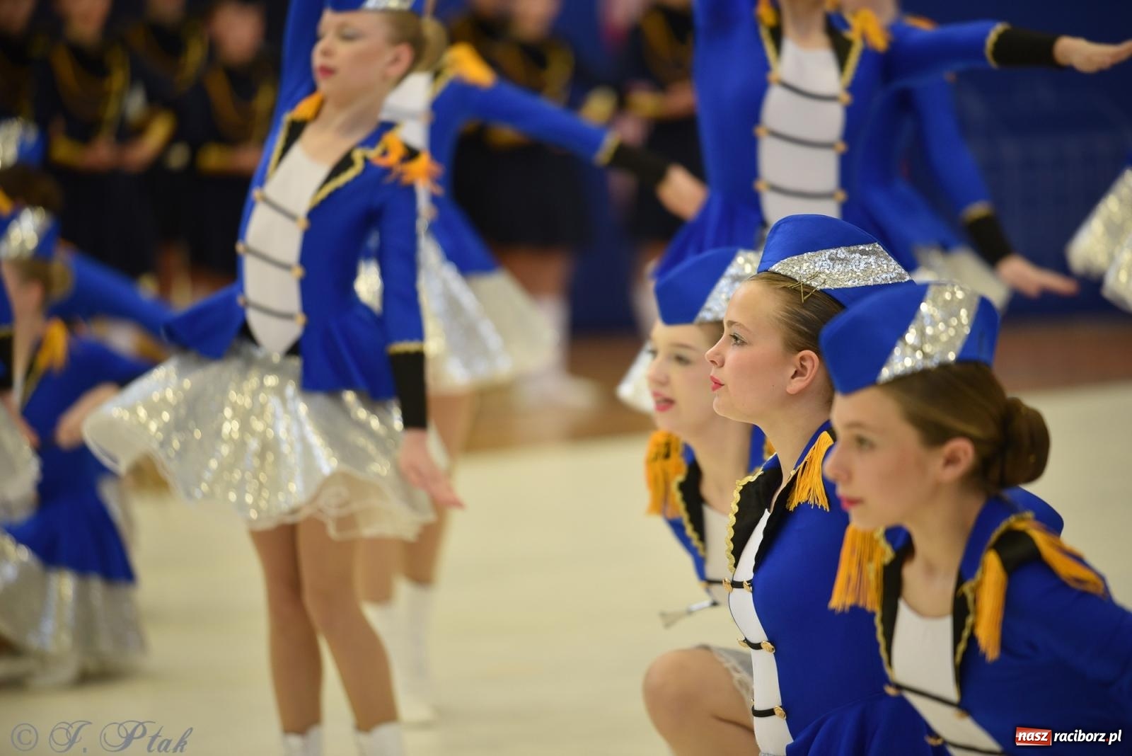 Zdjęcie w galerii na portalu naszraciborz.pl: Mażoretki zawładnęły areną przy Łąkowej. Drugi dzień mistrzostw [FOTO] wiadomości z regionu