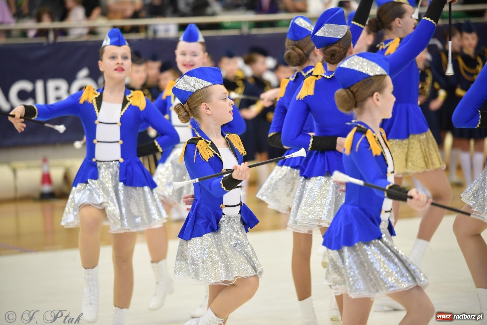 Zdjęcie w galerii na portalu naszraciborz.pl: Mażoretki zawładnęły areną przy Łąkowej. Drugi dzień mistrzostw [FOTO] wiadomości z regionu