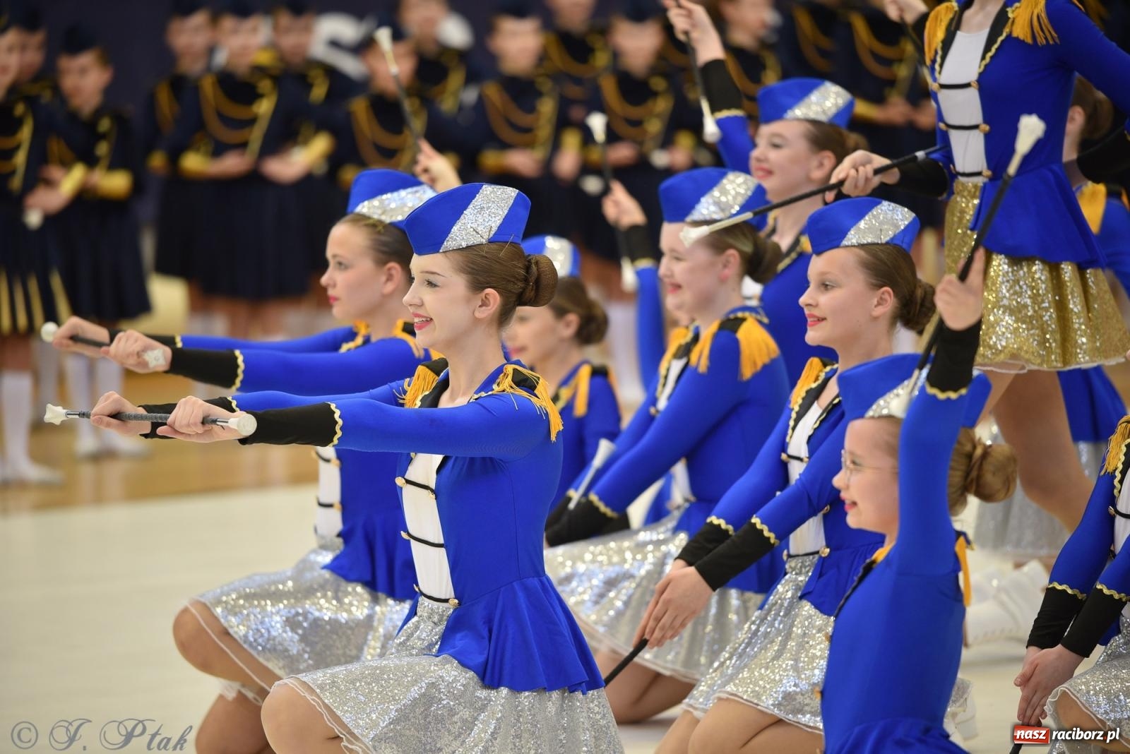Zdjęcie w galerii na portalu naszraciborz.pl: Mażoretki zawładnęły areną przy Łąkowej. Drugi dzień mistrzostw [FOTO] wiadomości z regionu