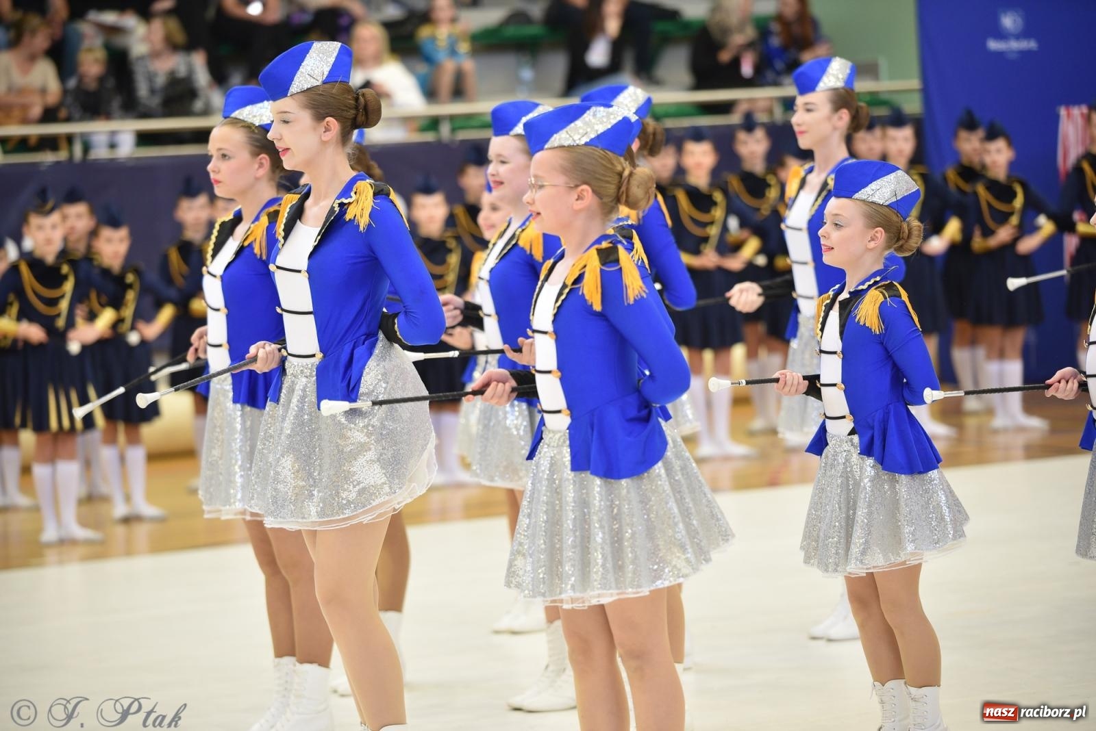 Zdjęcie w galerii na portalu naszraciborz.pl: Mażoretki zawładnęły areną przy Łąkowej. Drugi dzień mistrzostw [FOTO] wiadomości z regionu