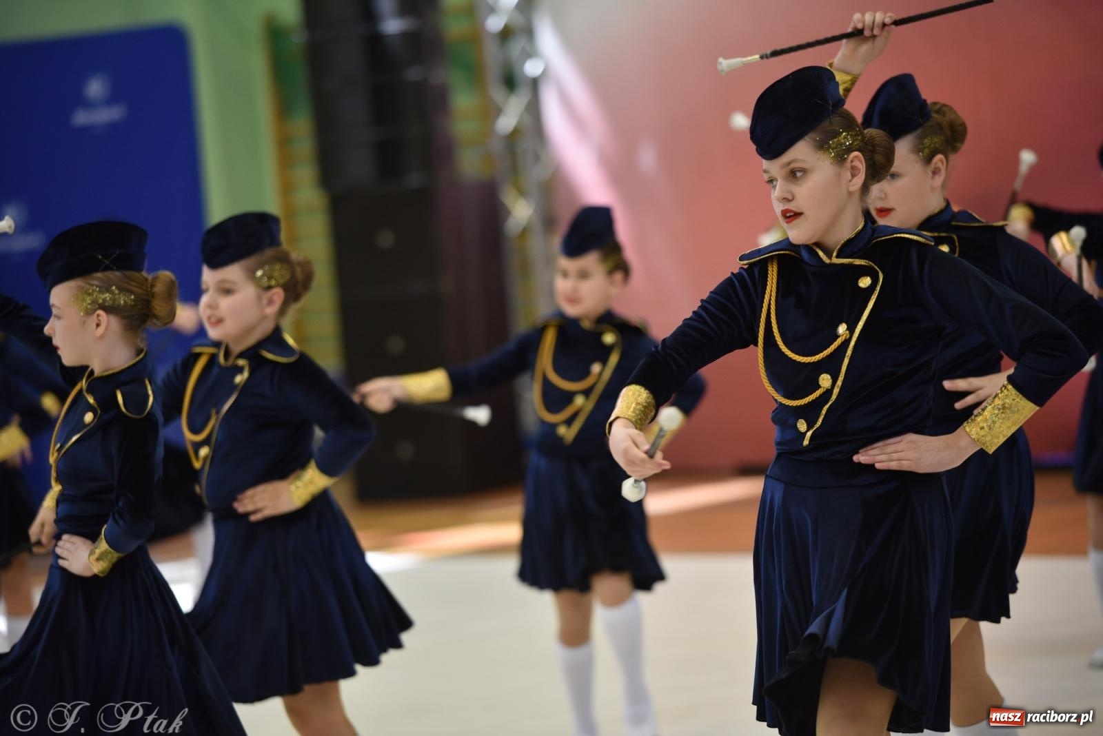 Zdjęcie w galerii na portalu naszraciborz.pl: Mażoretki zawładnęły areną przy Łąkowej. Drugi dzień mistrzostw [FOTO] wiadomości z regionu