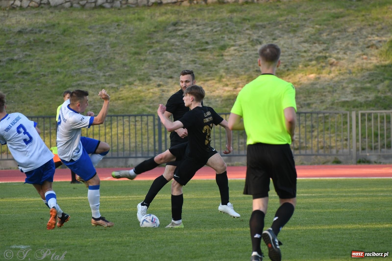 Zdjęcie w galerii na portalu naszraciborz.pl: Unia Racibórz z kolejnym zwycięstwem [FOTO] wiadomości z regionu