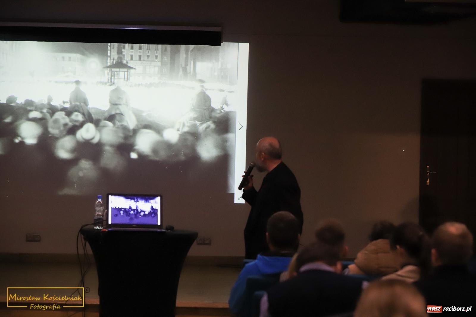 Zdjęcie w galerii na portalu naszraciborz.pl: Raciborzanie lubią zwiedzać zamek nocą [FOTO] wiadomości z regionu