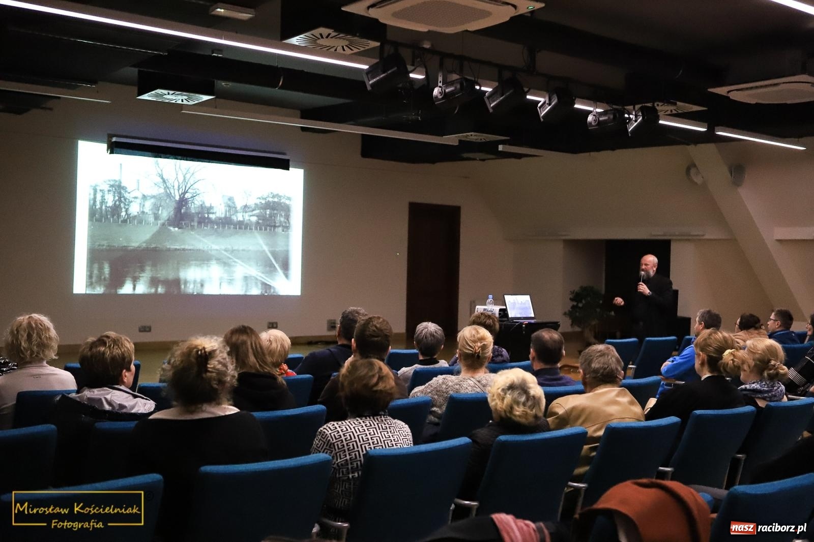 Zdjęcie w galerii na portalu naszraciborz.pl: Raciborzanie lubią zwiedzać zamek nocą [FOTO] wiadomości z regionu
