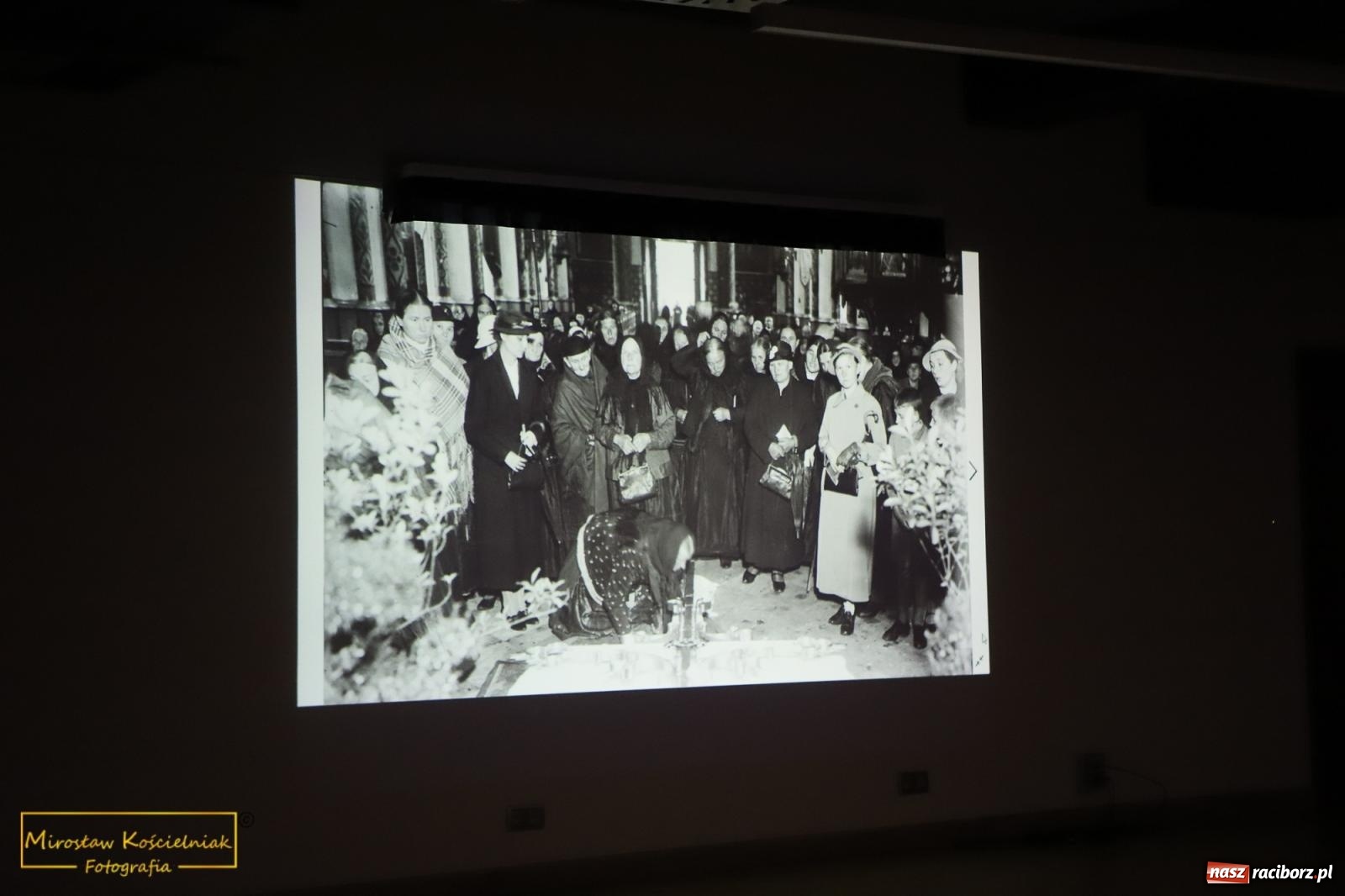 Zdjęcie w galerii na portalu naszraciborz.pl: Raciborzanie lubią zwiedzać zamek nocą [FOTO] wiadomości z regionu