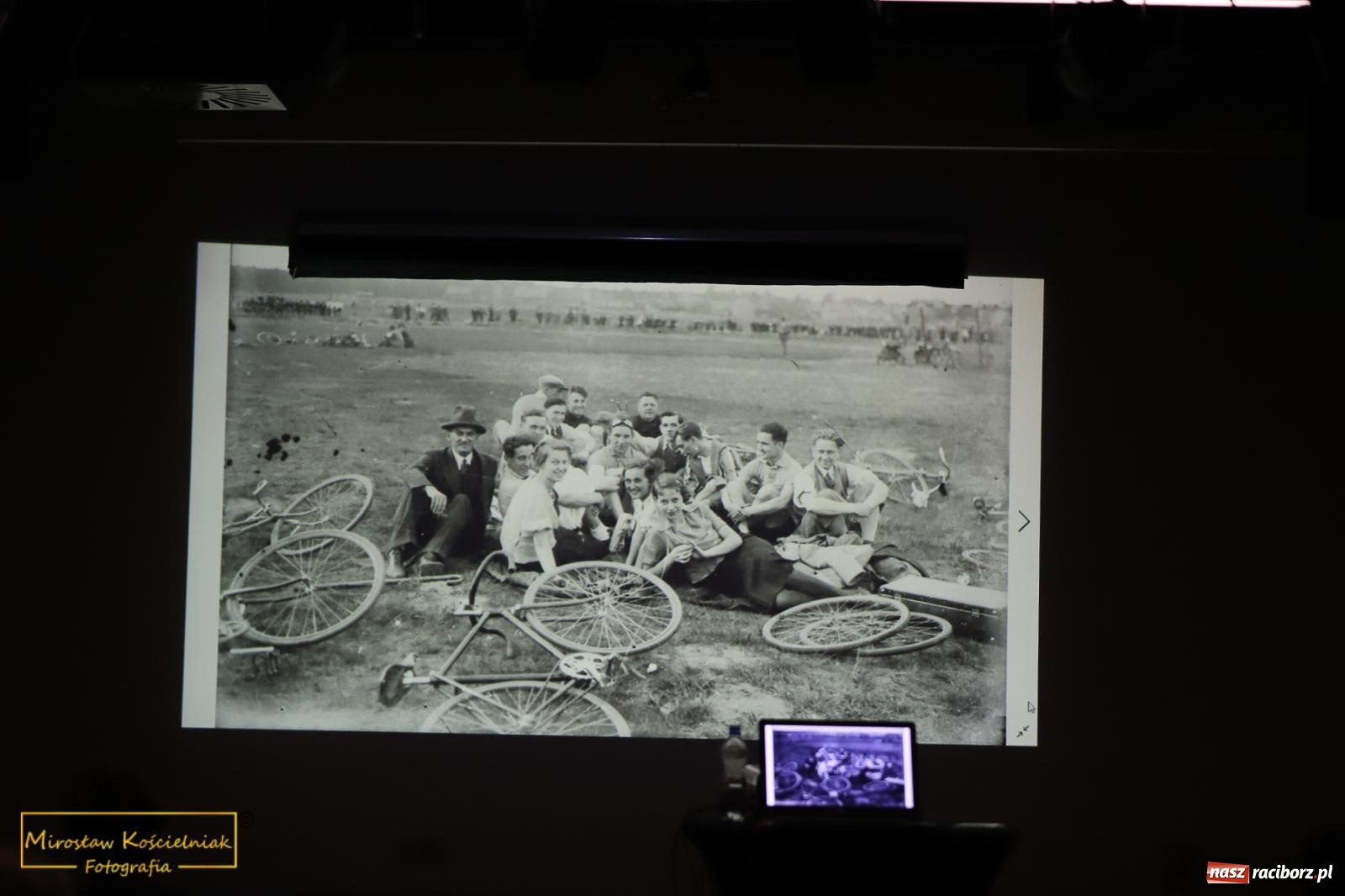 Zdjęcie w galerii na portalu naszraciborz.pl: Raciborzanie lubią zwiedzać zamek nocą [FOTO] wiadomości z regionu