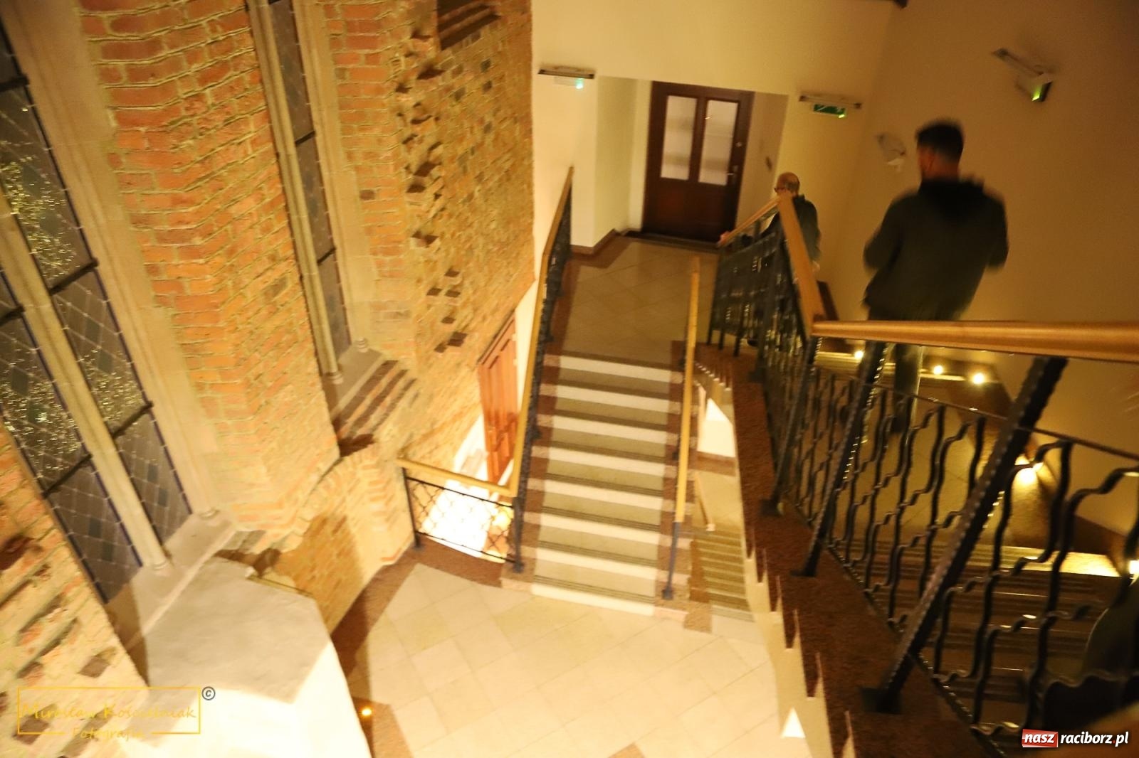 Zdjęcie w galerii na portalu naszraciborz.pl: Raciborzanie lubią zwiedzać zamek nocą [FOTO] wiadomości z regionu