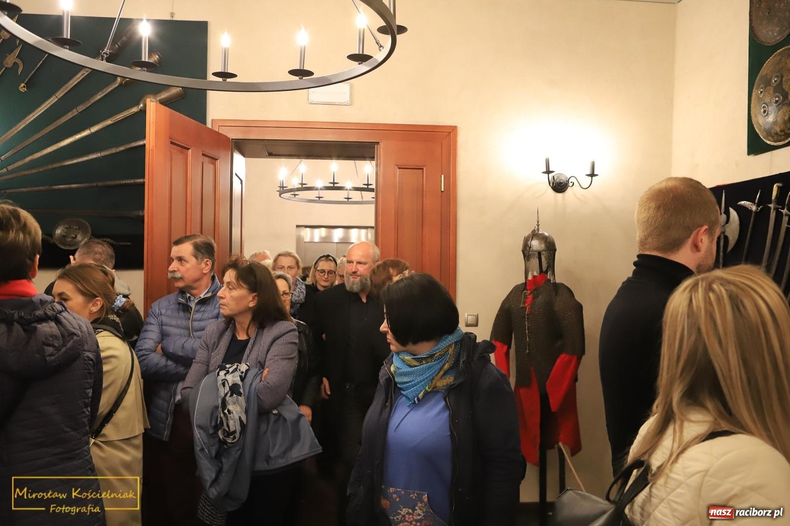 Zdjęcie w galerii na portalu naszraciborz.pl: Raciborzanie lubią zwiedzać zamek nocą [FOTO] wiadomości z regionu