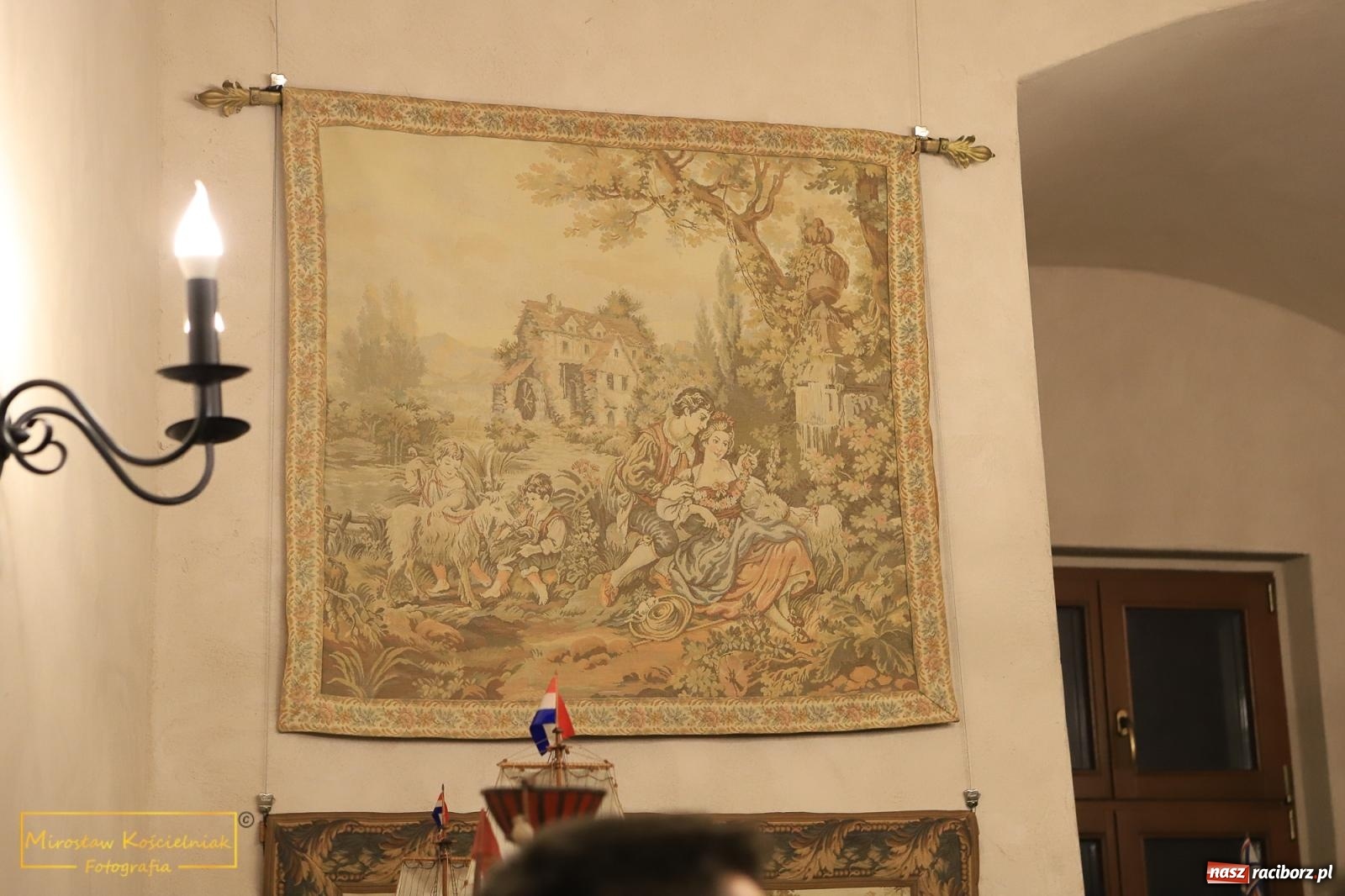 Zdjęcie w galerii na portalu naszraciborz.pl: Raciborzanie lubią zwiedzać zamek nocą [FOTO] wiadomości z regionu