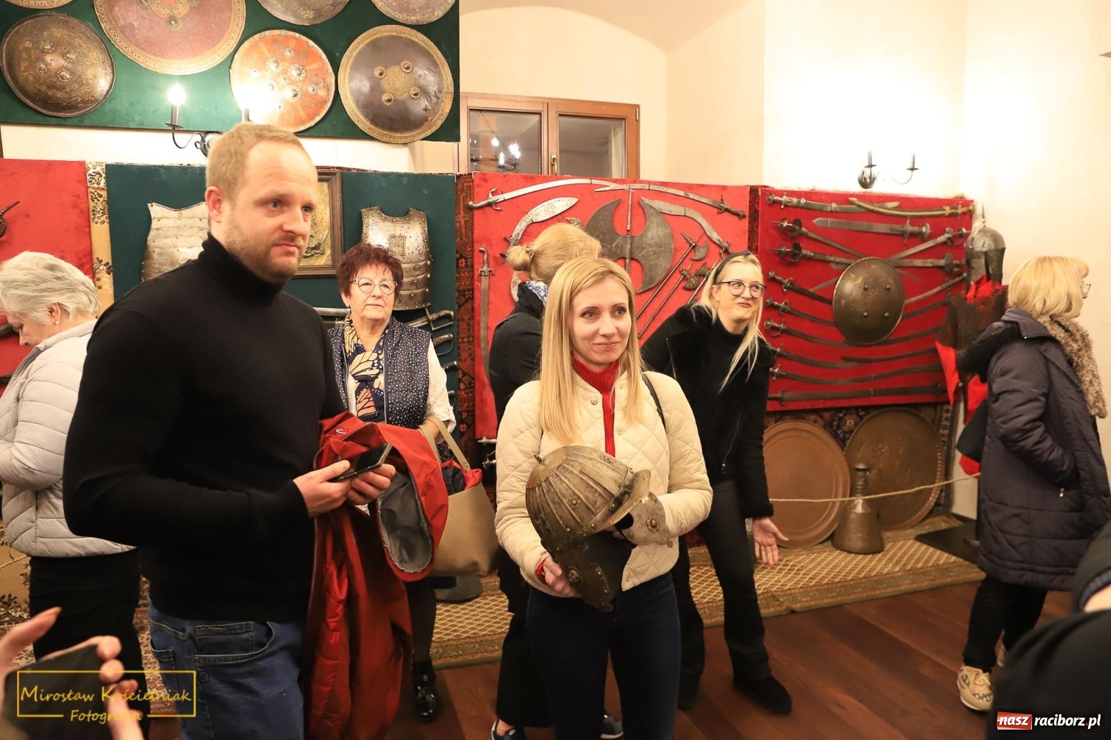 Zdjęcie w galerii na portalu naszraciborz.pl: Raciborzanie lubią zwiedzać zamek nocą [FOTO] wiadomości z regionu