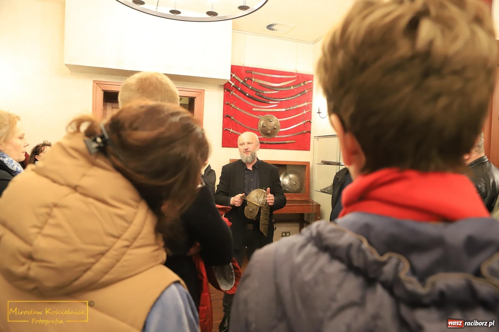 Zdjęcie w galerii na portalu naszraciborz.pl: Raciborzanie lubią zwiedzać zamek nocą [FOTO] wiadomości z regionu