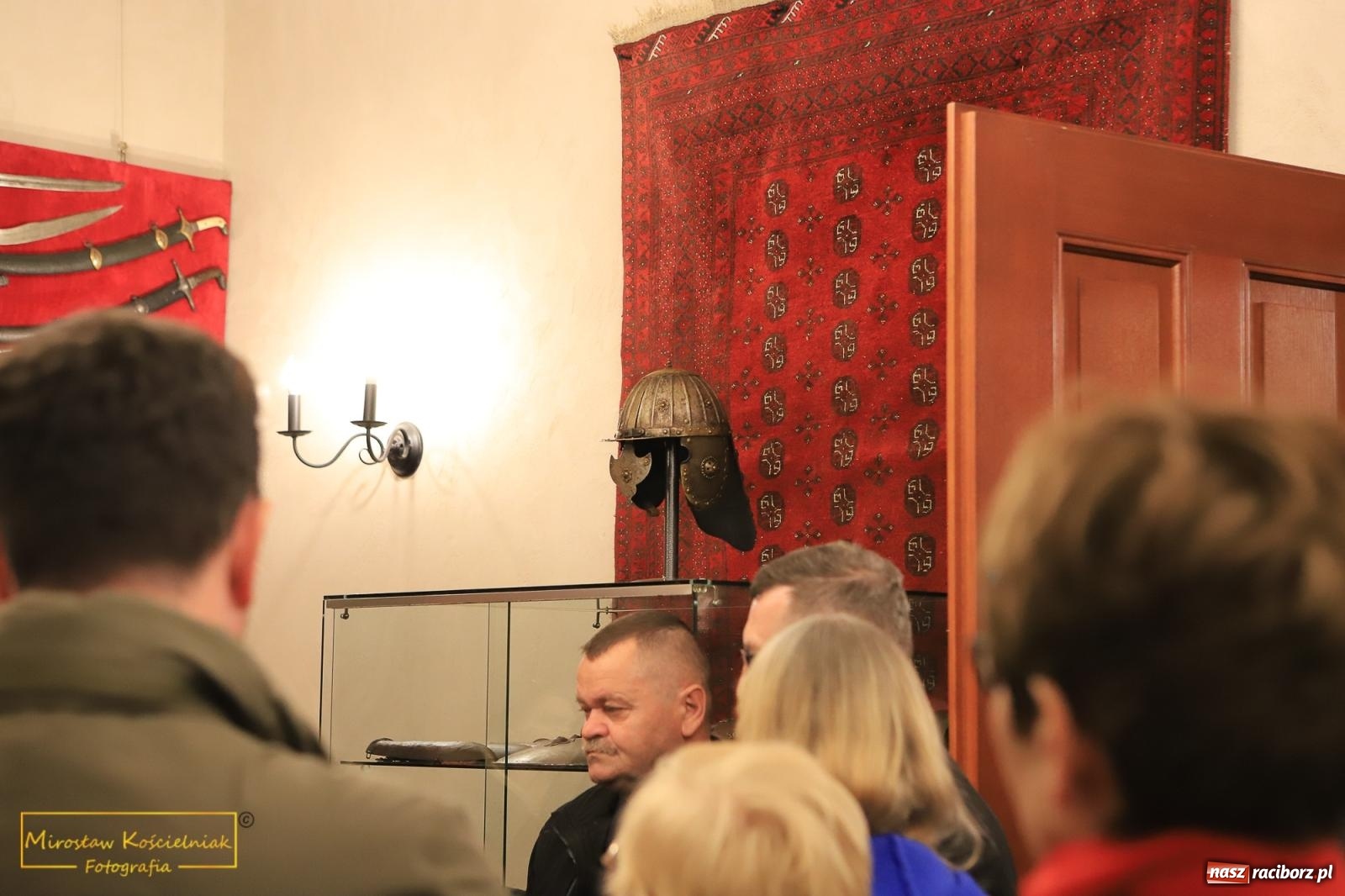 Zdjęcie w galerii na portalu naszraciborz.pl: Raciborzanie lubią zwiedzać zamek nocą [FOTO] wiadomości z regionu