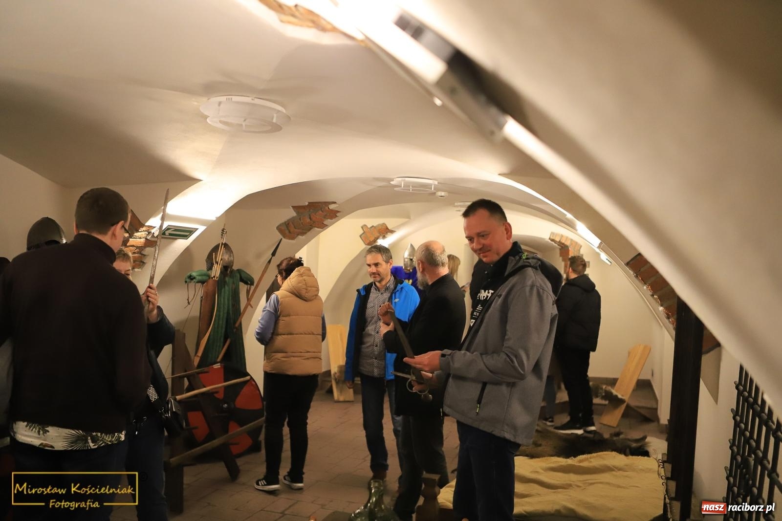 Zdjęcie w galerii na portalu naszraciborz.pl: Raciborzanie lubią zwiedzać zamek nocą [FOTO] wiadomości z regionu