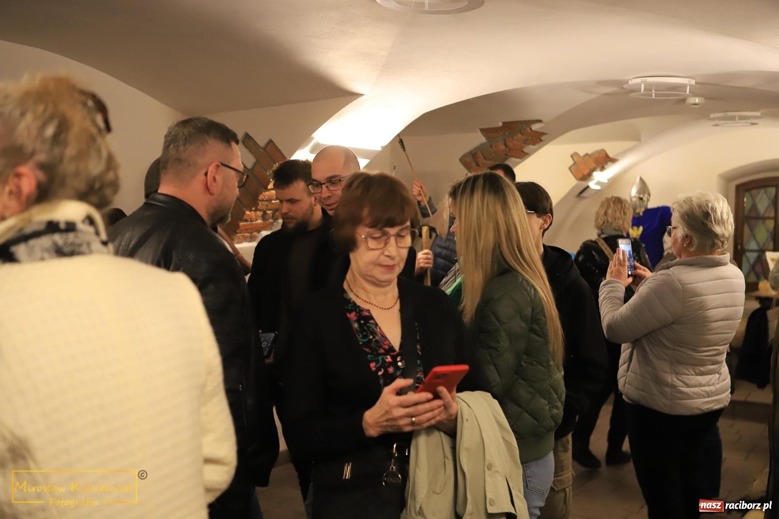 Zdjęcie w galerii na portalu naszraciborz.pl: Raciborzanie lubią zwiedzać zamek nocą [FOTO] wiadomości z regionu