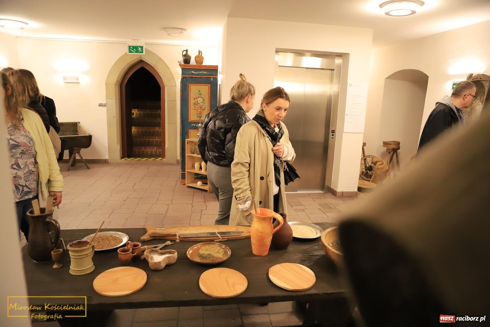 Zdjęcie w galerii na portalu naszraciborz.pl: Raciborzanie lubią zwiedzać zamek nocą [FOTO] wiadomości z regionu