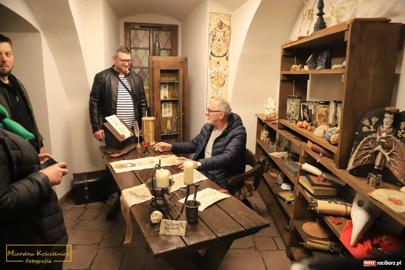 Zdjęcie w galerii na portalu naszraciborz.pl: Raciborzanie lubią zwiedzać zamek nocą [FOTO] wiadomości z regionu