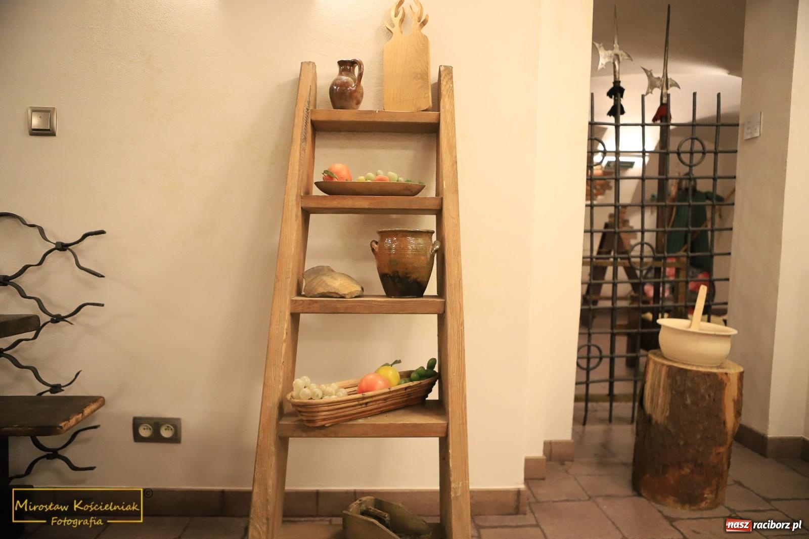 Zdjęcie w galerii na portalu naszraciborz.pl: Raciborzanie lubią zwiedzać zamek nocą [FOTO] wiadomości z regionu