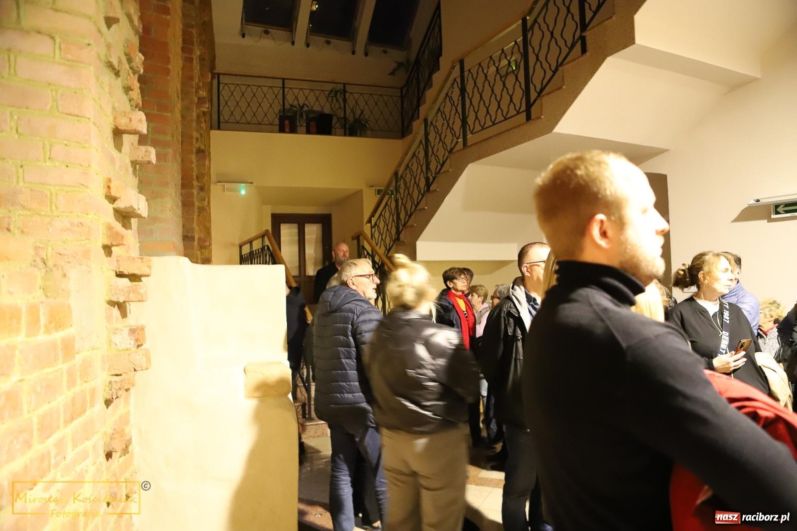 Zdjęcie w galerii na portalu naszraciborz.pl: Raciborzanie lubią zwiedzać zamek nocą [FOTO] wiadomości z regionu