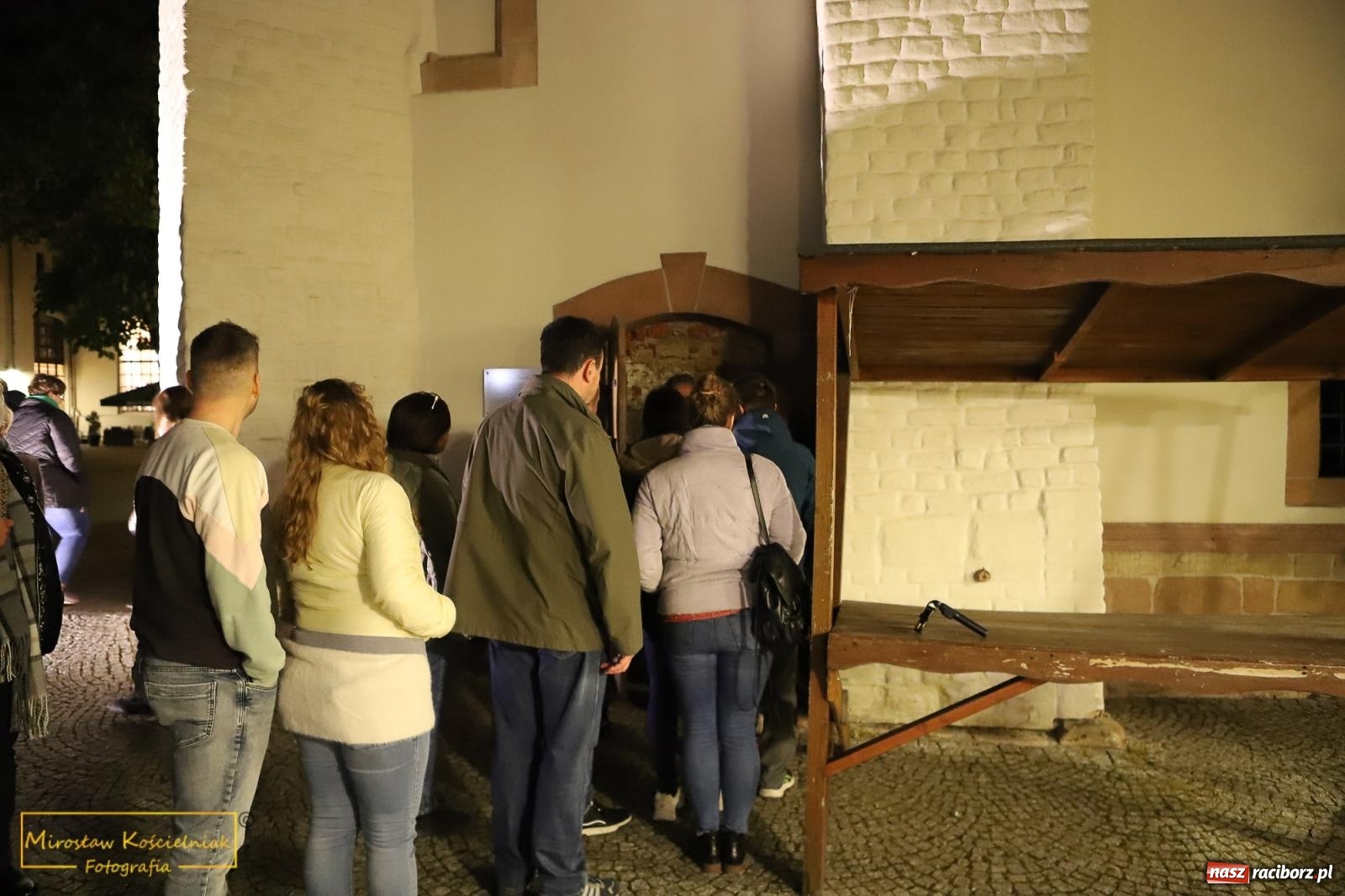 Zdjęcie w galerii na portalu naszraciborz.pl: Raciborzanie lubią zwiedzać zamek nocą [FOTO] wiadomości z regionu