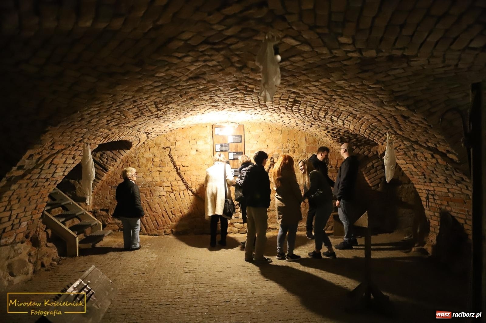 Zdjęcie w galerii na portalu naszraciborz.pl: Raciborzanie lubią zwiedzać zamek nocą [FOTO] wiadomości z regionu