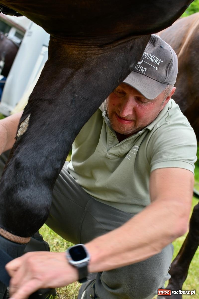 Zdjęcie w galerii na portalu naszraciborz.pl: Procesja konna w Łubowicach. Dopisała pogoda i jeźdźcy [FOTO i WIDEO] wiadomości z regionu