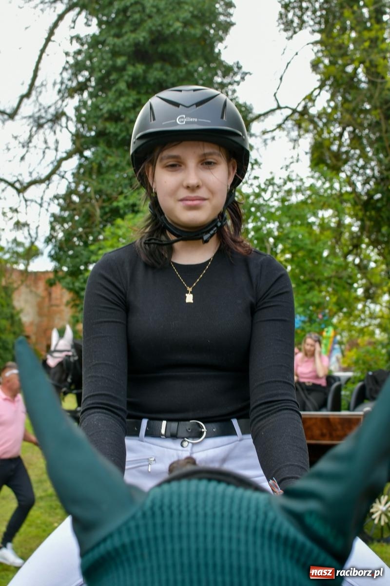 Zdjęcie w galerii na portalu naszraciborz.pl: Procesja konna w Łubowicach. Dopisała pogoda i jeźdźcy [FOTO i WIDEO] wiadomości z regionu